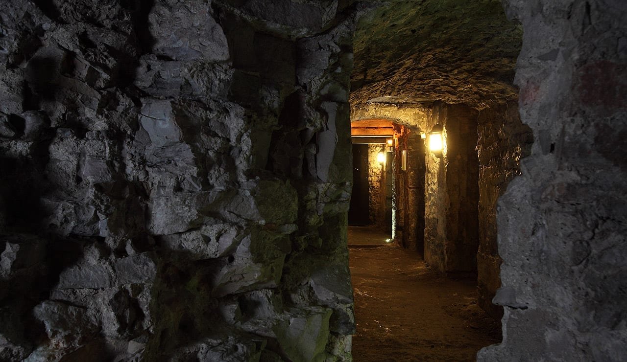 walking tours edinburgh underground