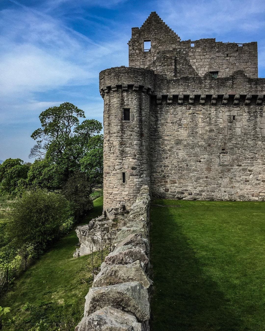 castles to visit near edinburgh